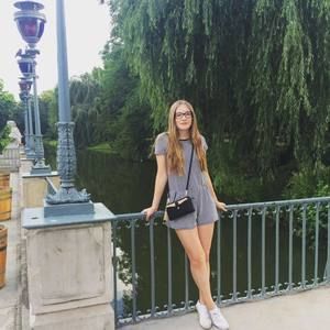 Meet your Posher, Julia